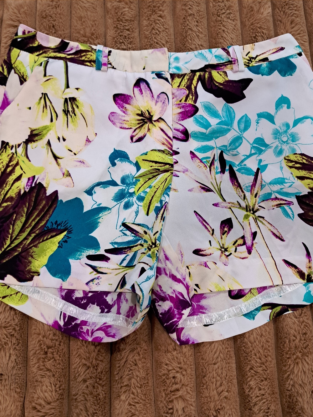 Worthington Women's Modern Fit Shorts Size 10 White Floral Tropical